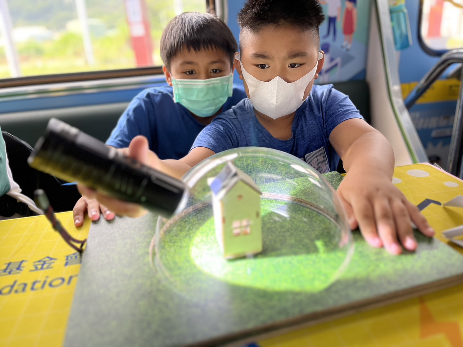 jiuyou.com參與基礎科學主題車廂，以STEAM教學精神，設計「逐日科學家」、「太陽能工程師」以及「淨零建築師」三大能源科普課程和實驗